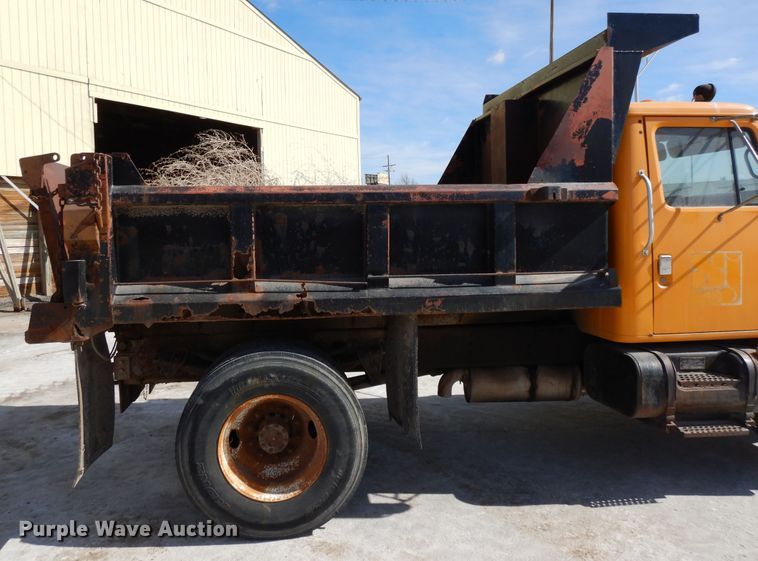 image for item DF5913 1997 International 4900 dump truck