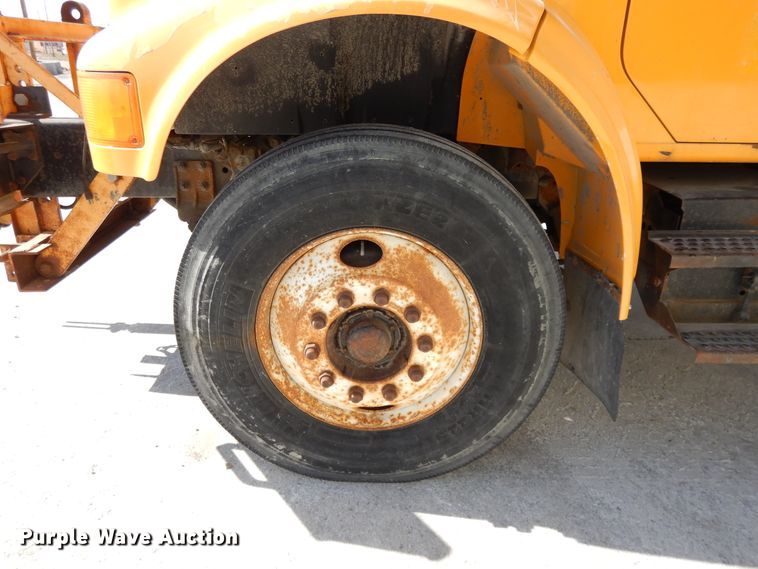 image for item DF5913 1997 International 4900 dump truck