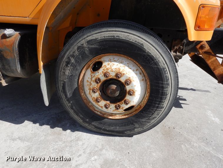 image for item DF5913 1997 International 4900 dump truck