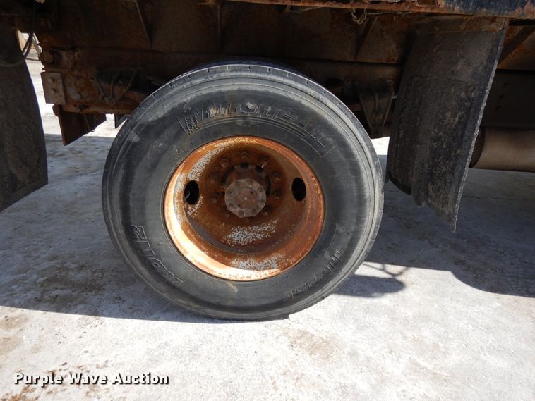 image for item DF5913 1997 International 4900 dump truck