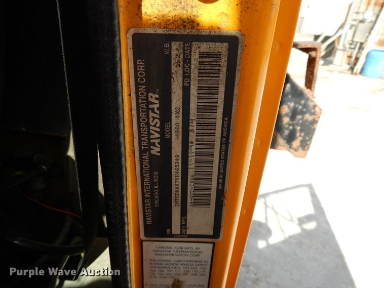 image for item DF5913 1997 International 4900 dump truck