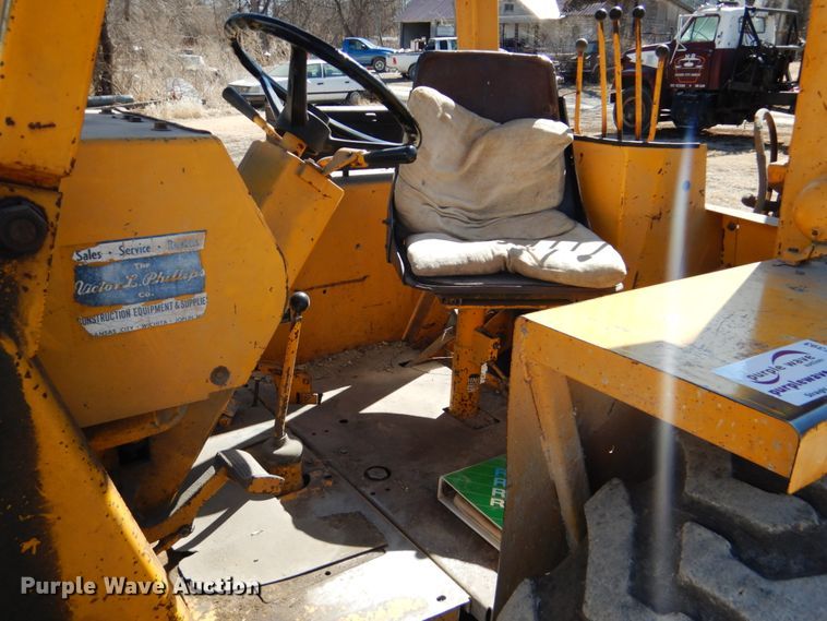 image for item DF7393 1974 Case 580B backhoe