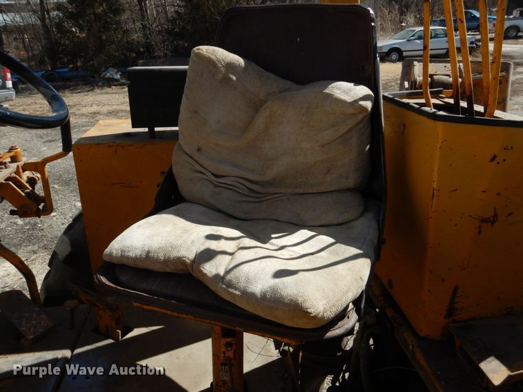 image for item DF7393 1974 Case 580B backhoe