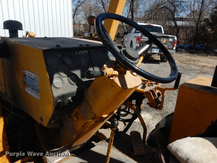 image for item DF7393 1974 Case 580B backhoe