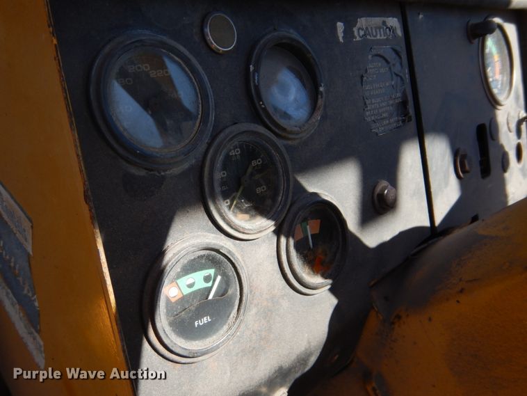 image for item DF7393 1974 Case 580B backhoe