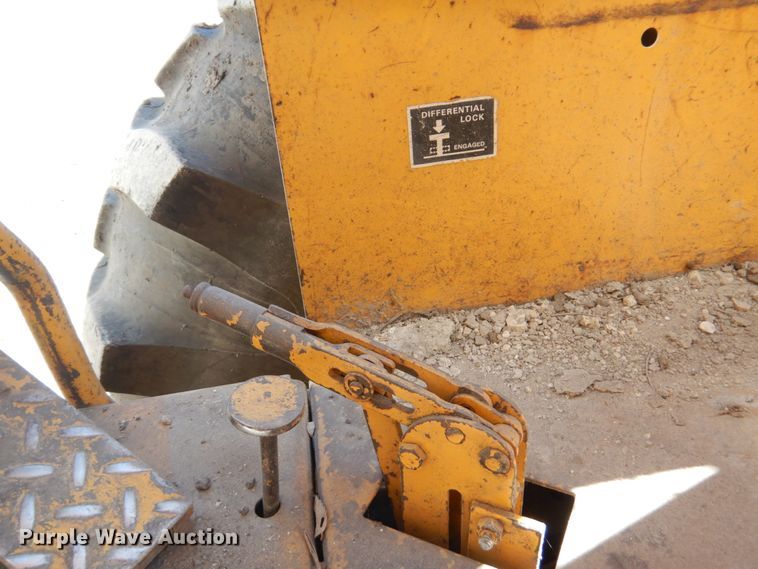 image for item DF7393 1974 Case 580B backhoe