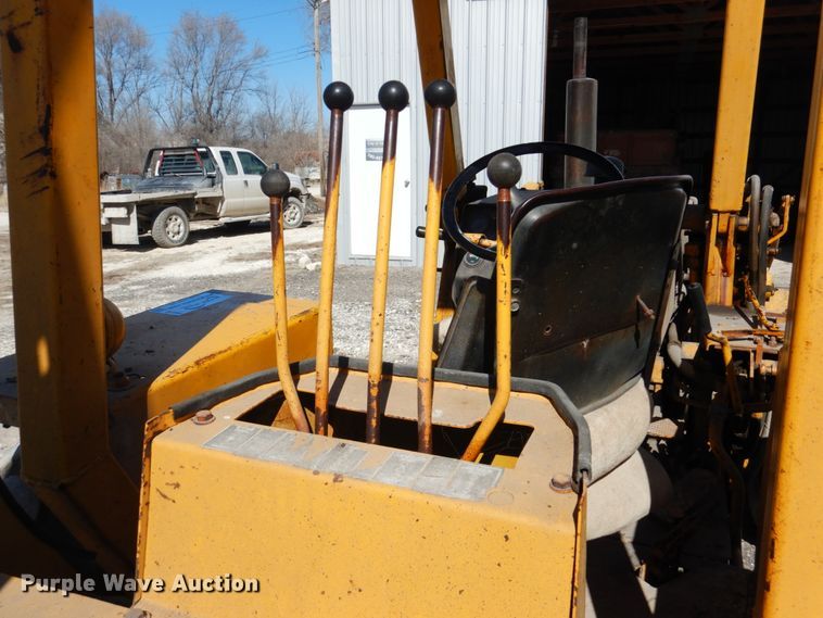 image for item DF7393 1974 Case 580B backhoe