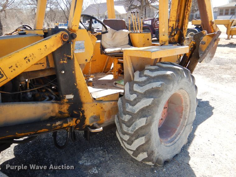 image for item DF7393 1974 Case 580B backhoe