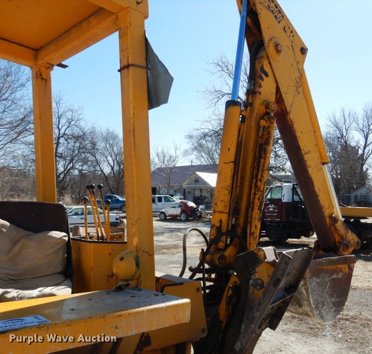 image for item DF7393 1974 Case 580B backhoe