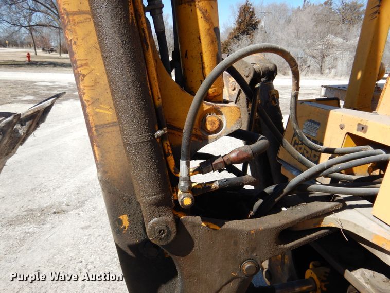 image for item DF7393 1974 Case 580B backhoe