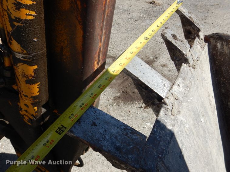 image for item DF7393 1974 Case 580B backhoe