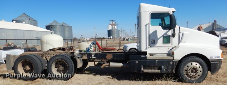 image for item DF7400 1996 Kenworth T600 semi truck