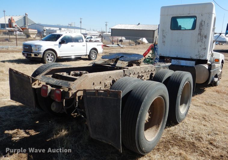 image for item DF7400 1996 Kenworth T600 semi truck