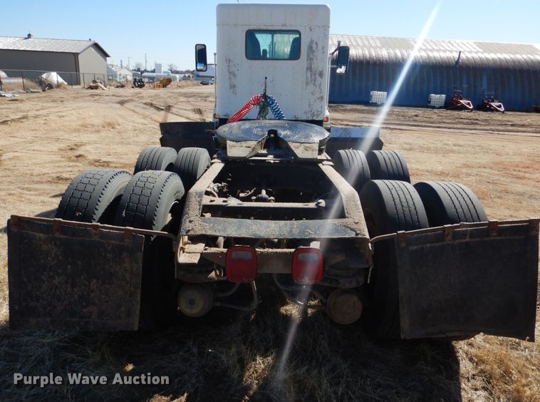 image for item DF7400 1996 Kenworth T600 semi truck