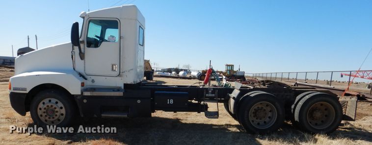 image for item DF7400 1996 Kenworth T600 semi truck