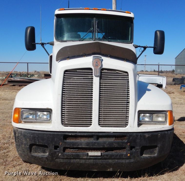 image for item DF7400 1996 Kenworth T600 semi truck