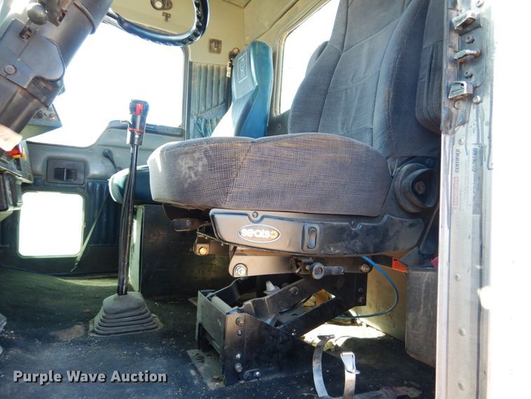 image for item DF7400 1996 Kenworth T600 semi truck