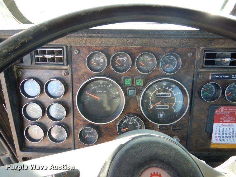 image for item DF7400 1996 Kenworth T600 semi truck