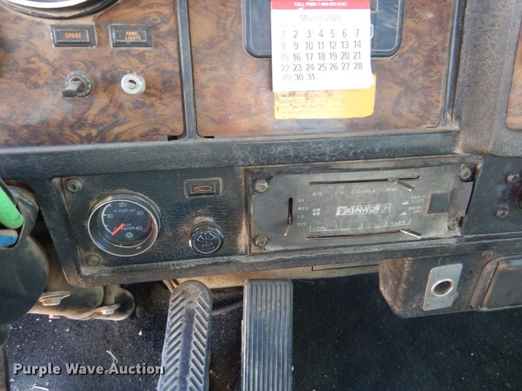 image for item DF7400 1996 Kenworth T600 semi truck