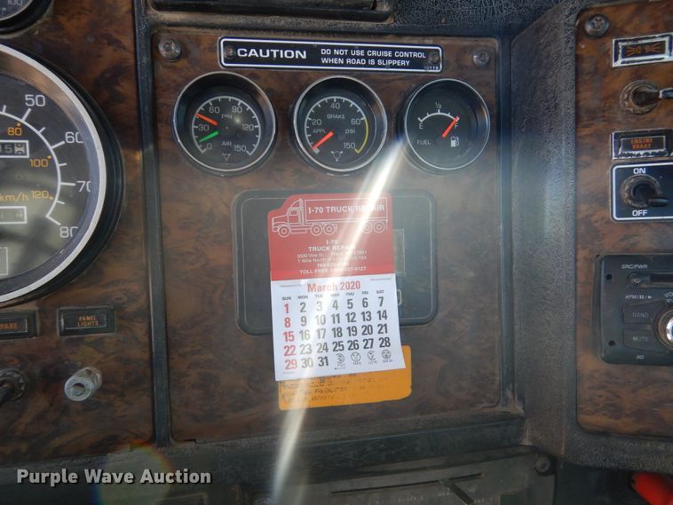 image for item DF7400 1996 Kenworth T600 semi truck