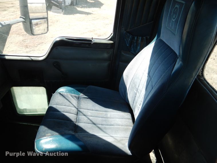 image for item DF7400 1996 Kenworth T600 semi truck