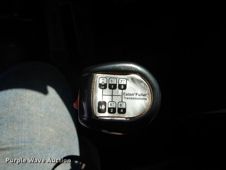 image for item DF7400 1996 Kenworth T600 semi truck