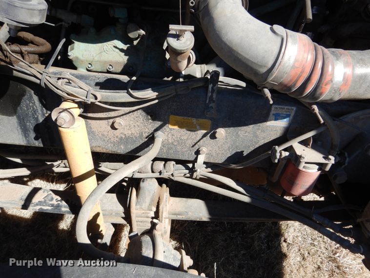 image for item DF7400 1996 Kenworth T600 semi truck