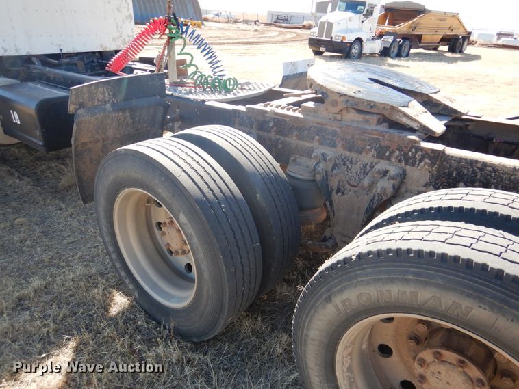 image for item DF7400 1996 Kenworth T600 semi truck