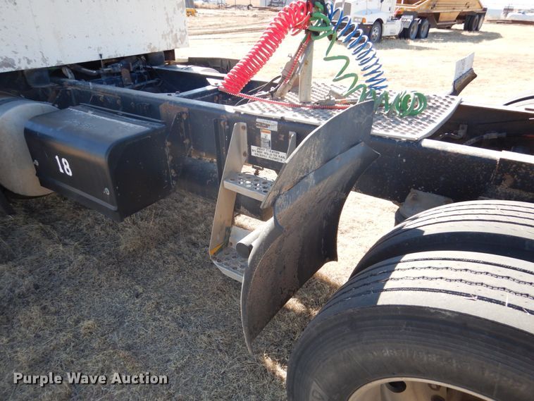 image for item DF7400 1996 Kenworth T600 semi truck