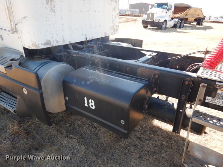 image for item DF7400 1996 Kenworth T600 semi truck