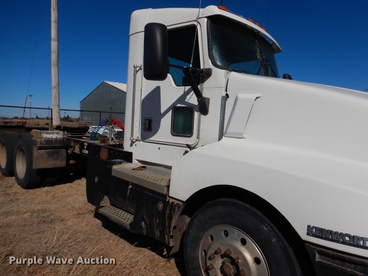 image for item DF7400 1996 Kenworth T600 semi truck