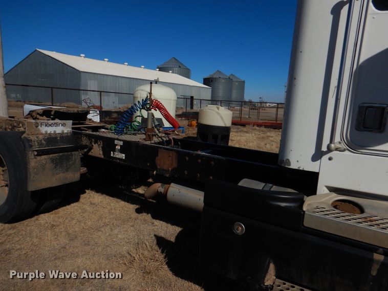 image for item DF7400 1996 Kenworth T600 semi truck