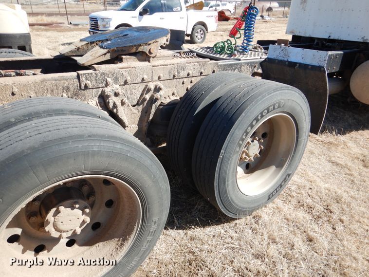 image for item DF7400 1996 Kenworth T600 semi truck