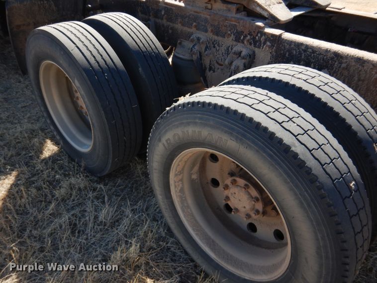 image for item DF7400 1996 Kenworth T600 semi truck