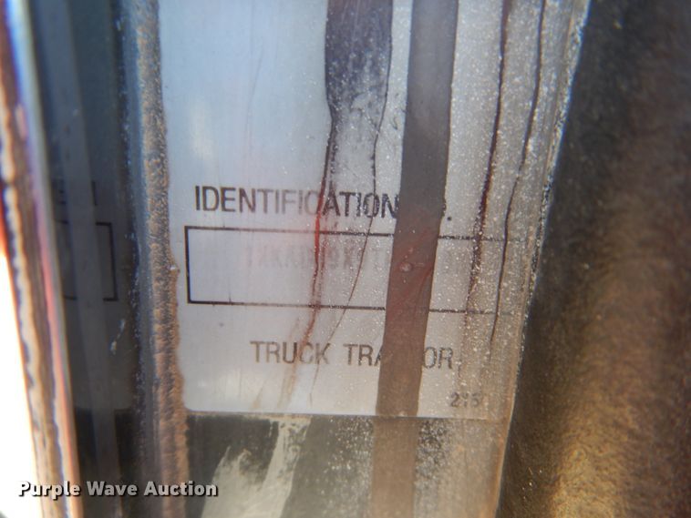 image for item DF7400 1996 Kenworth T600 semi truck