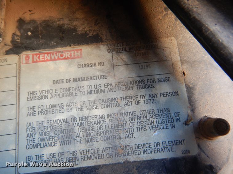 image for item DF7400 1996 Kenworth T600 semi truck