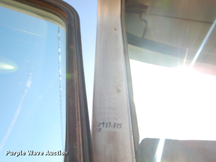 image for item DF7400 1996 Kenworth T600 semi truck