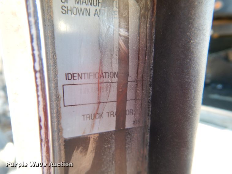 image for item DF7400 1996 Kenworth T600 semi truck