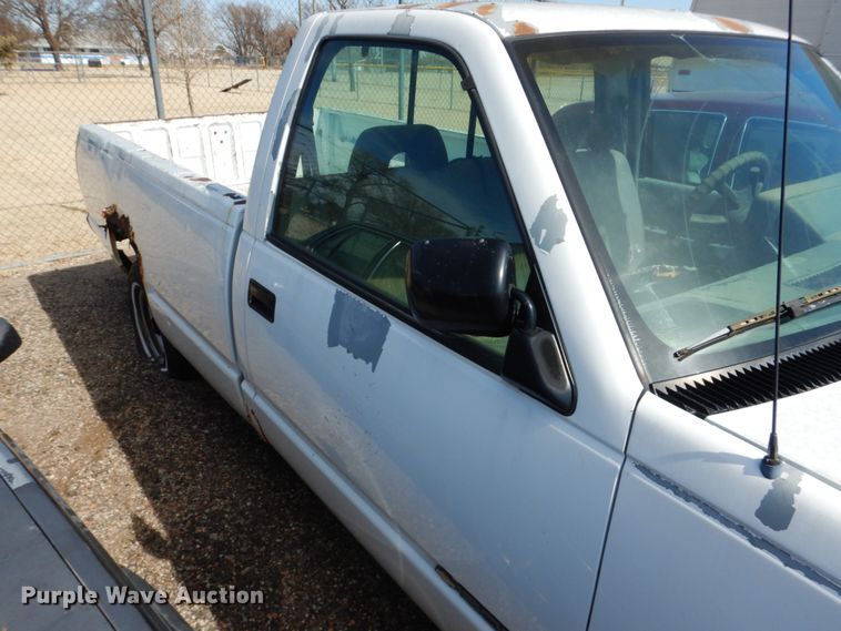 image for item DF7411 1994 Chevrolet C1500 pickup truck