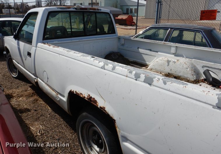 image for item DF7411 1994 Chevrolet C1500 pickup truck