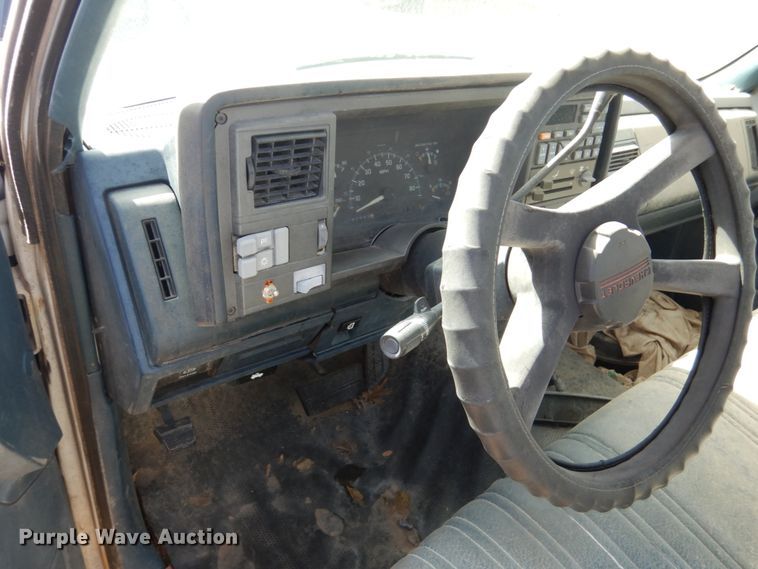 image for item DF7411 1994 Chevrolet C1500 pickup truck