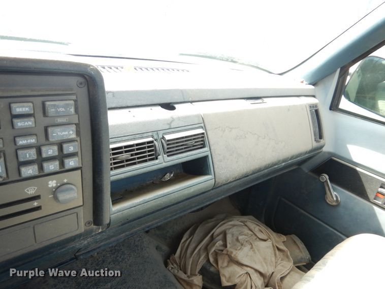 image for item DF7411 1994 Chevrolet C1500 pickup truck