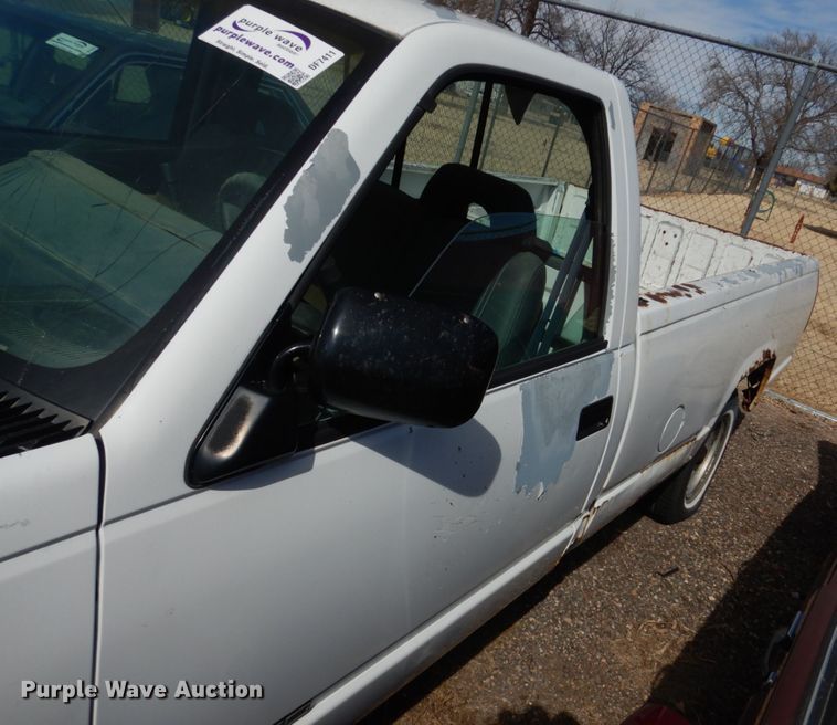 image for item DF7411 1994 Chevrolet C1500 pickup truck