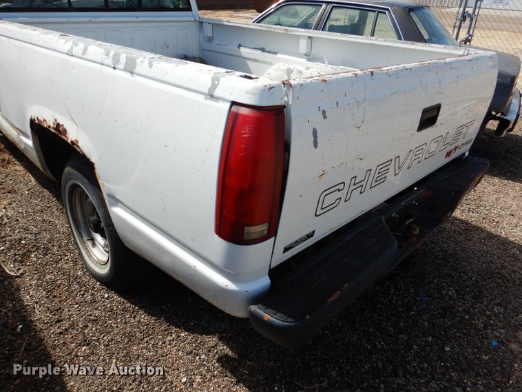 image for item DF7411 1994 Chevrolet C1500 pickup truck