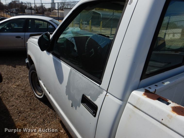 image for item DF7411 1994 Chevrolet C1500 pickup truck