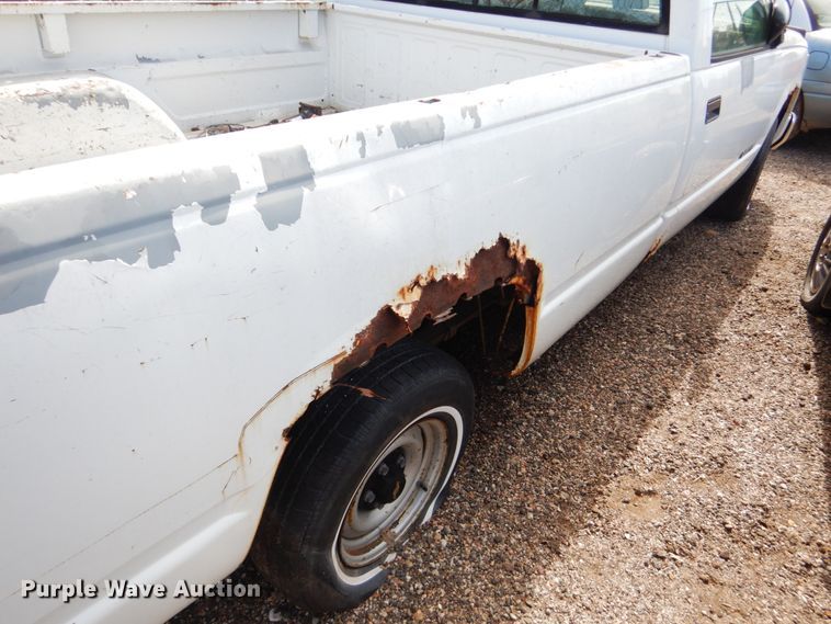 image for item DF7411 1994 Chevrolet C1500 pickup truck