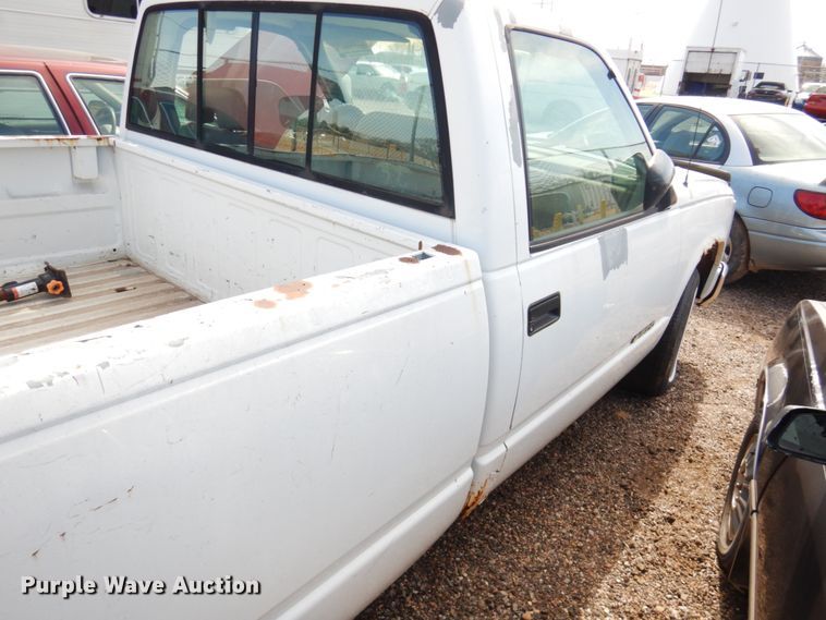 image for item DF7411 1994 Chevrolet C1500 pickup truck