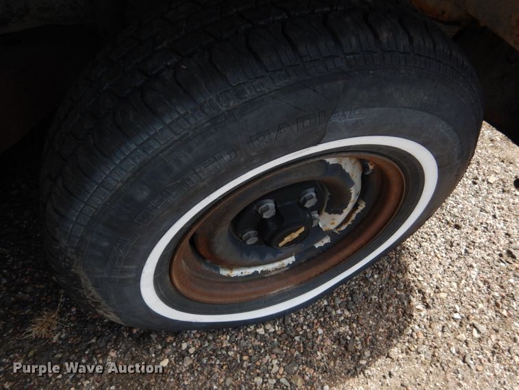 image for item DF7411 1994 Chevrolet C1500 pickup truck