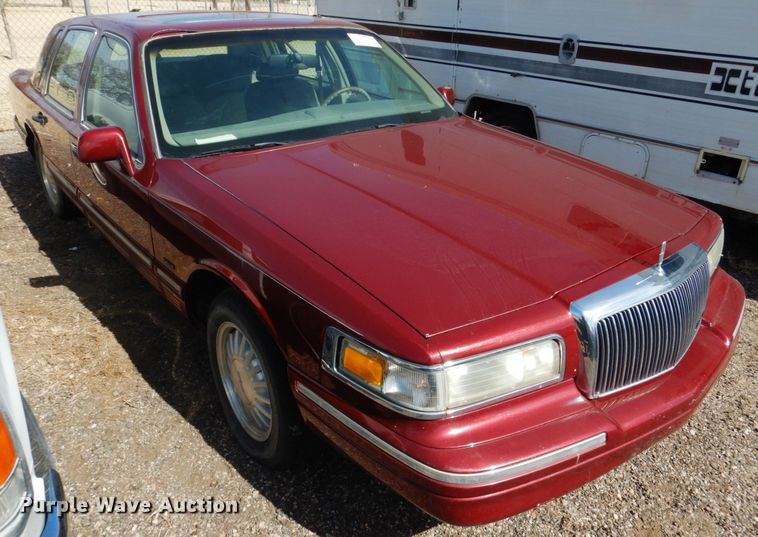 image for item DF7412 1996 Lincoln Town Car