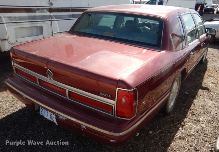 image for item DF7412 1996 Lincoln Town Car